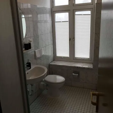 Zimmervermietung Ahrensboker Hof מלון 2*