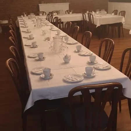 Zimmervermietung Ahrensboker Hof מלון