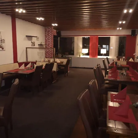 מלון Zimmervermietung Ahrensboker Hof 2*